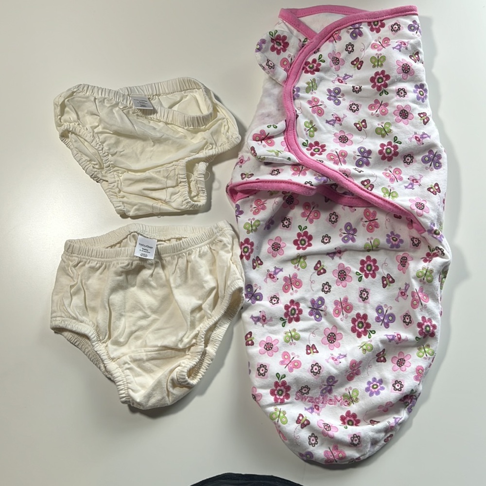 BUNDLE Summer SwaddleMe 0-3 months and 2 babyGap Diaper covers 3-6 months